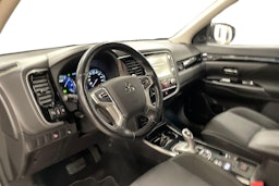 harmaa Mitsubishi Outlander PHEV 2020 kuva 7.