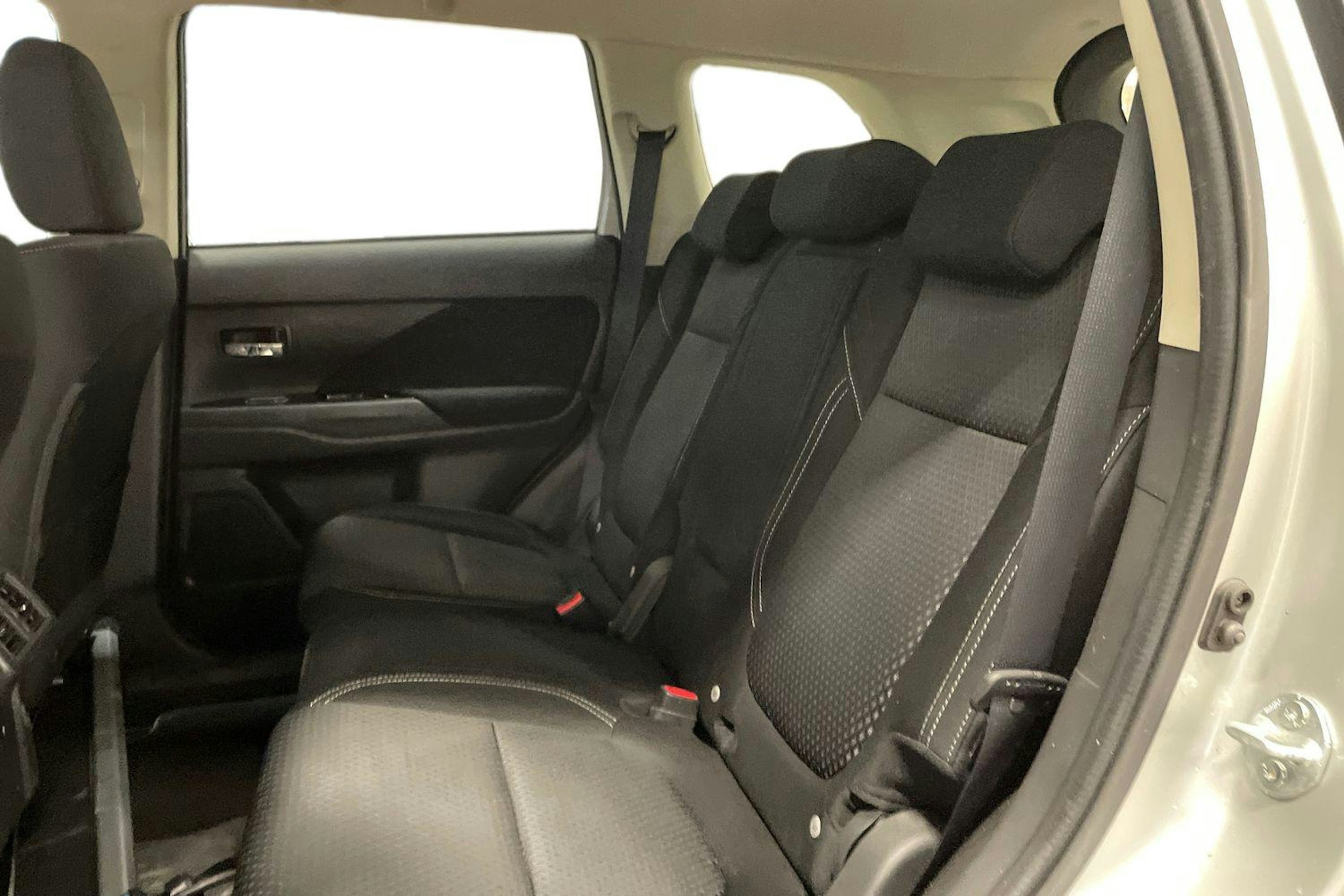 harmaa Mitsubishi Outlander PHEV 2020 kuva 10.