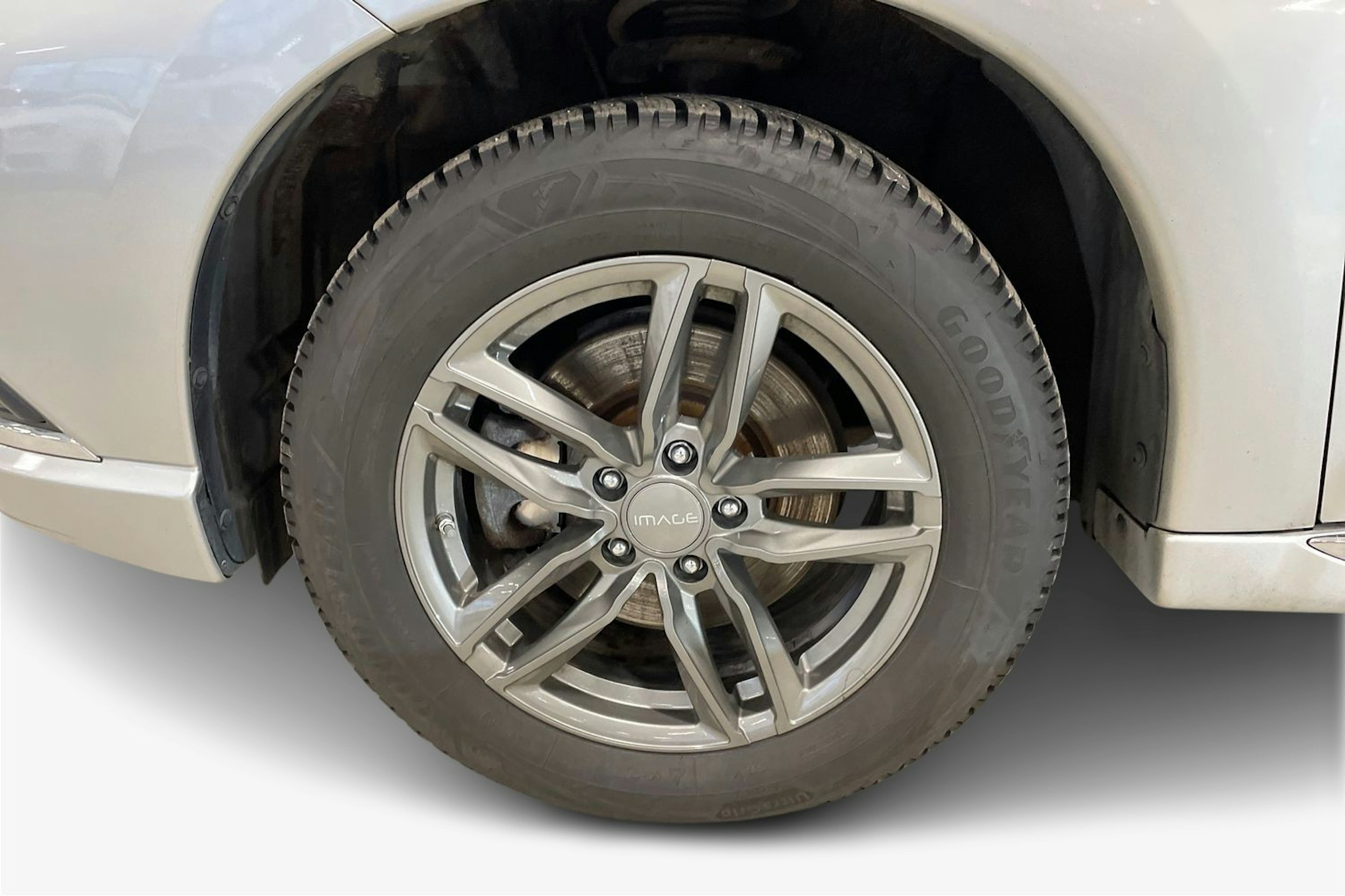 harmaa Mitsubishi Outlander PHEV 2020 kuva 11.