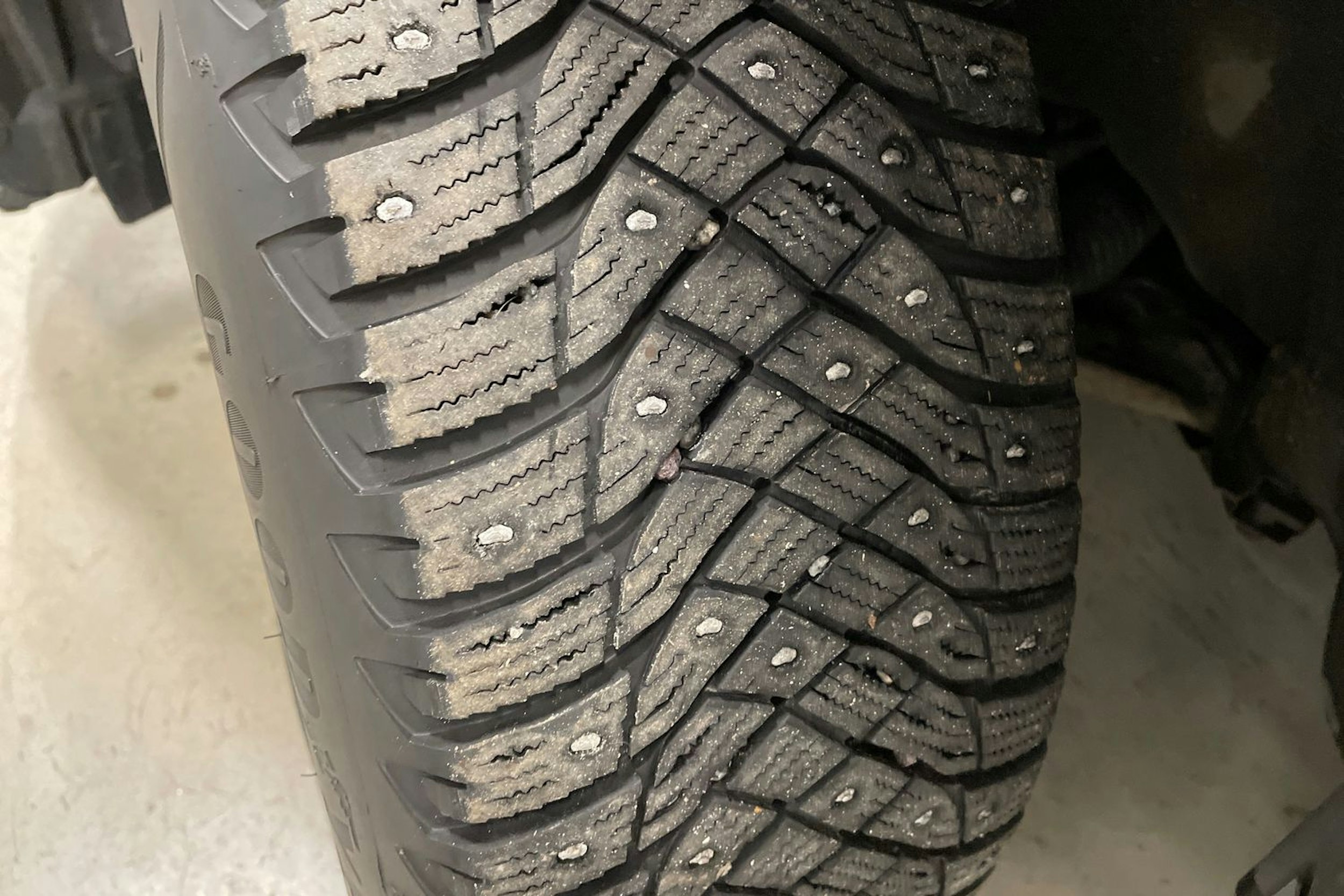 harmaa Mitsubishi Outlander PHEV 2020 kuva 13.