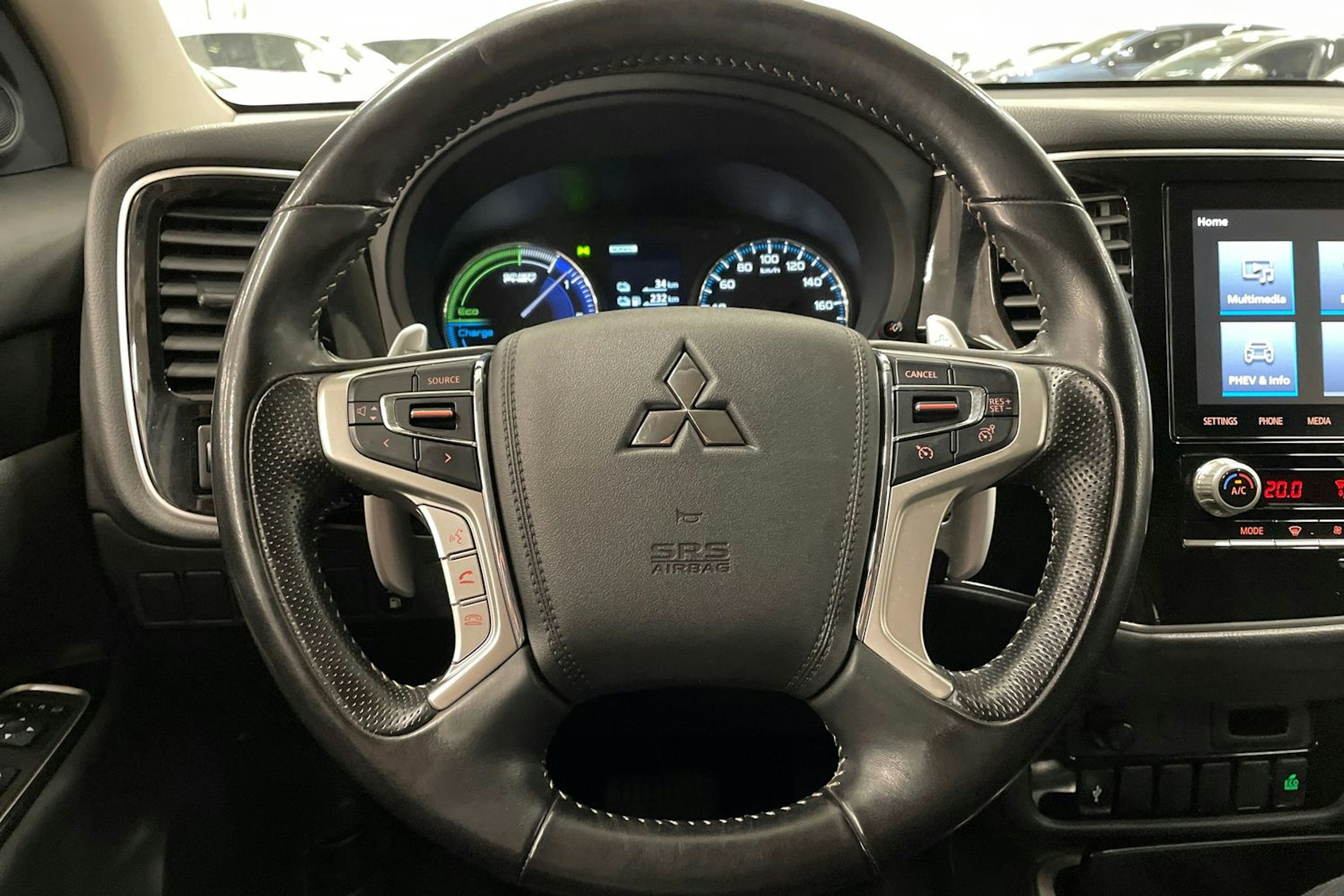 harmaa Mitsubishi Outlander PHEV 2020 kuva 16.