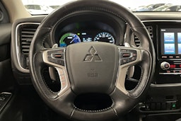 harmaa Mitsubishi Outlander PHEV 2020 kuva 16.