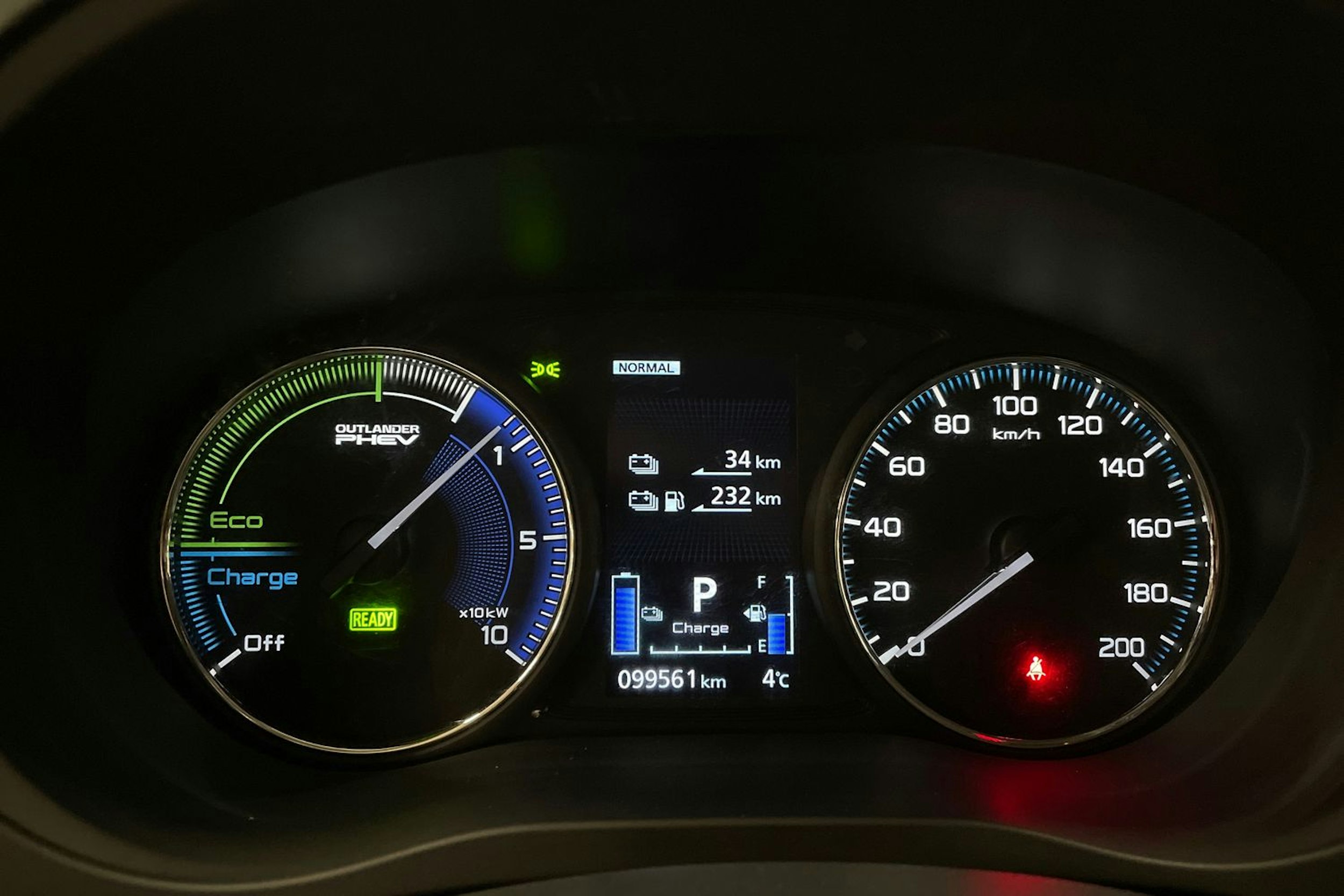 harmaa Mitsubishi Outlander PHEV 2020 kuva 19.