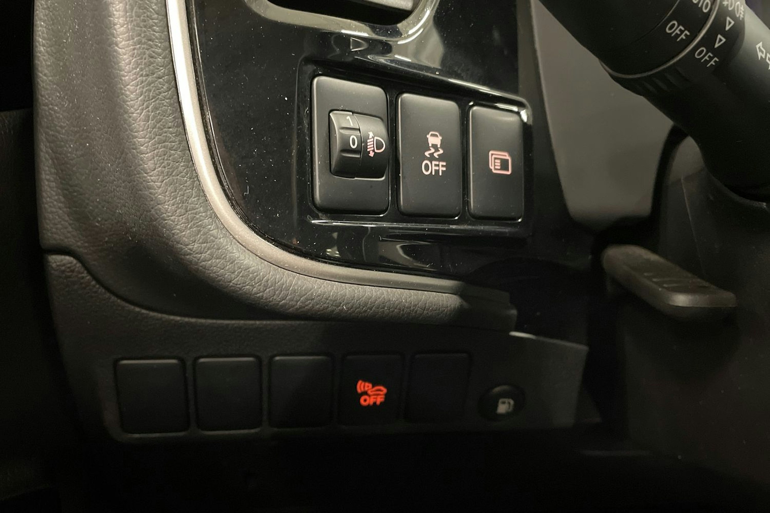 harmaa Mitsubishi Outlander PHEV 2020 kuva 20.