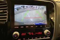 harmaa Mitsubishi Outlander PHEV 2020 kuva 21.