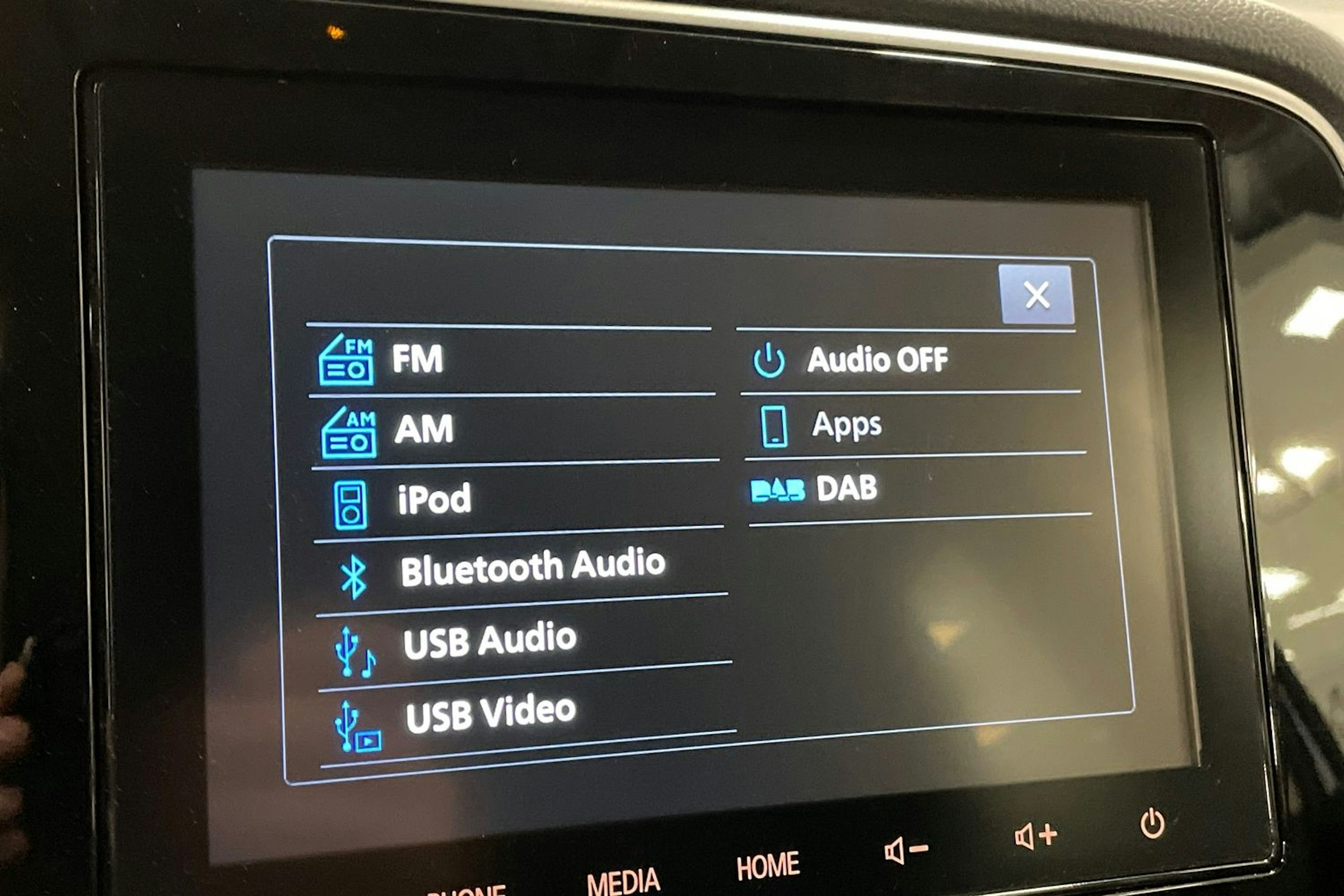 harmaa Mitsubishi Outlander PHEV 2020 kuva 23.