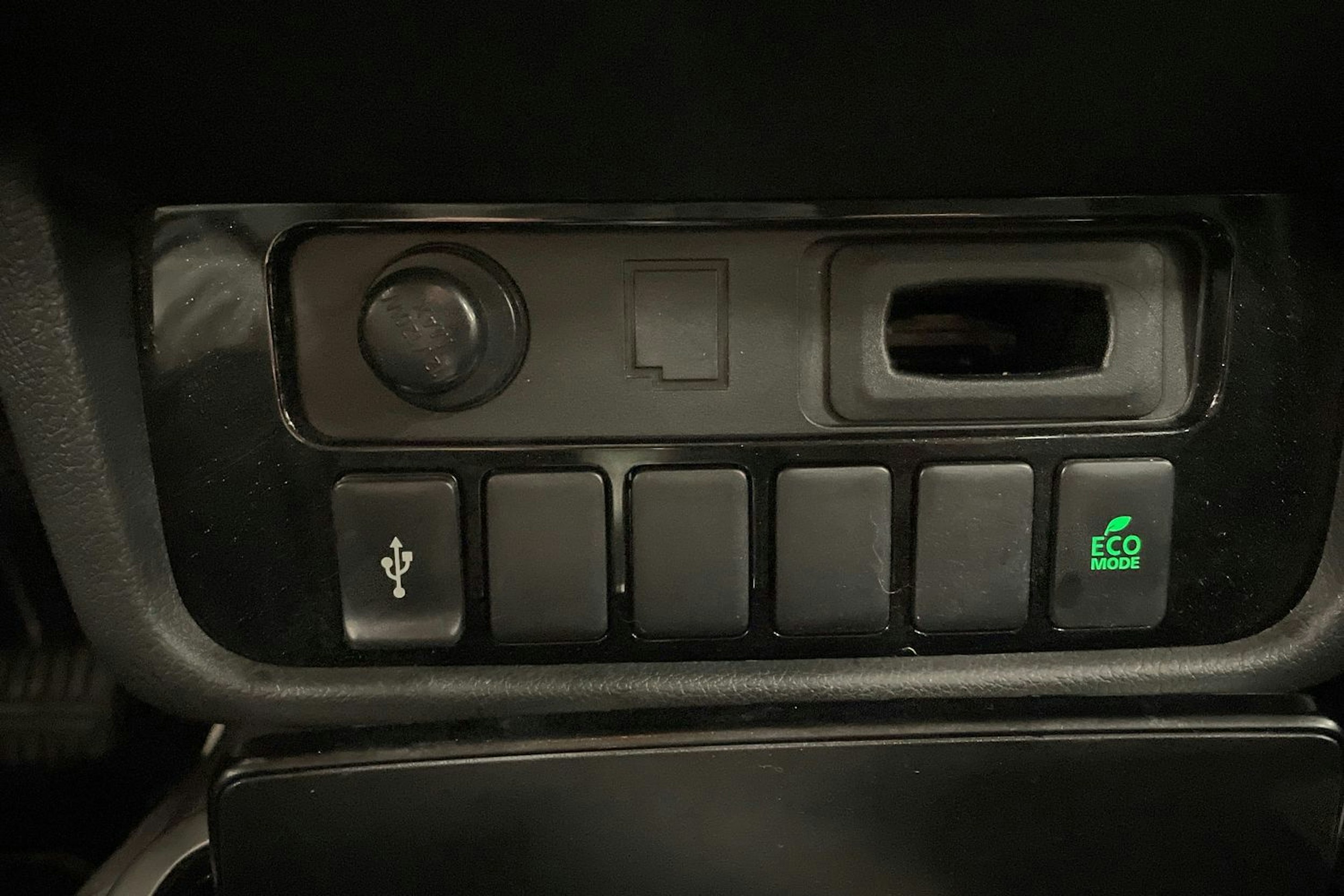 harmaa Mitsubishi Outlander PHEV 2020 kuva 26.