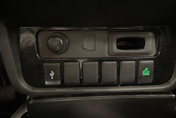 harmaa Mitsubishi Outlander PHEV 2020 kuva 26.