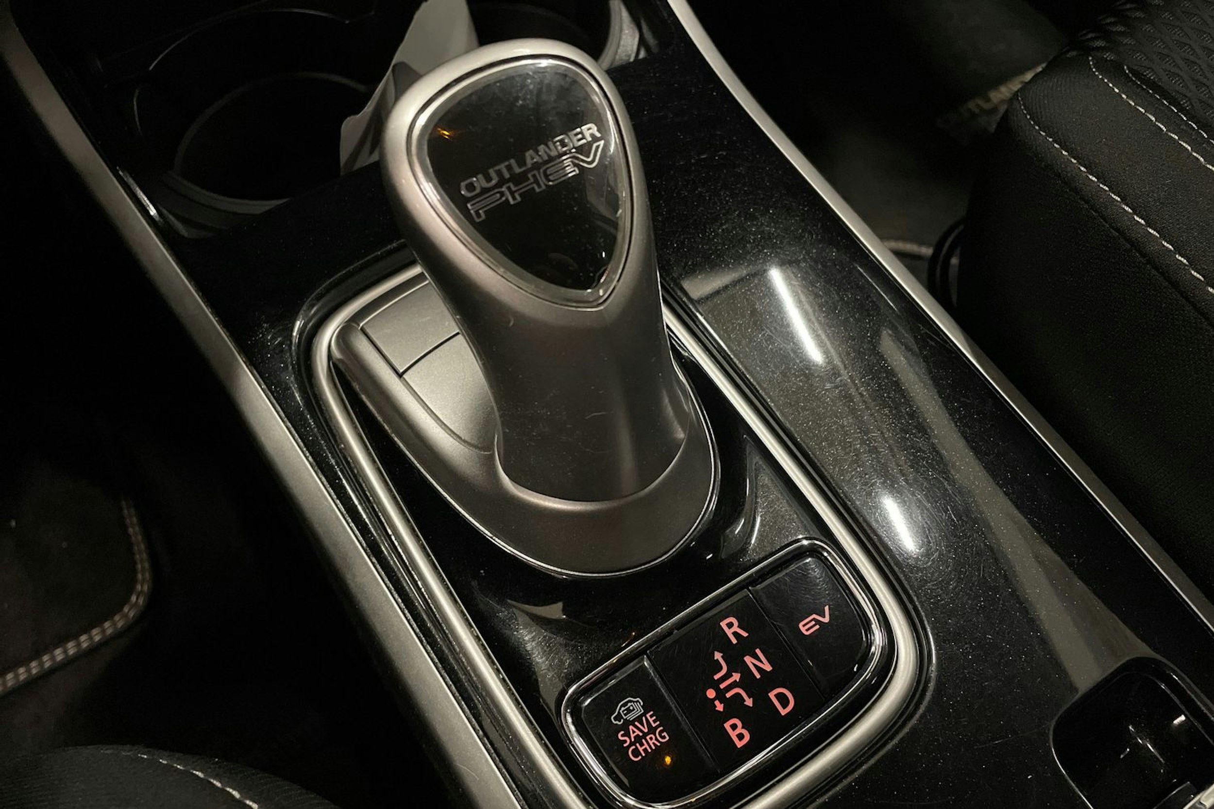 harmaa Mitsubishi Outlander PHEV 2020 kuva 27.