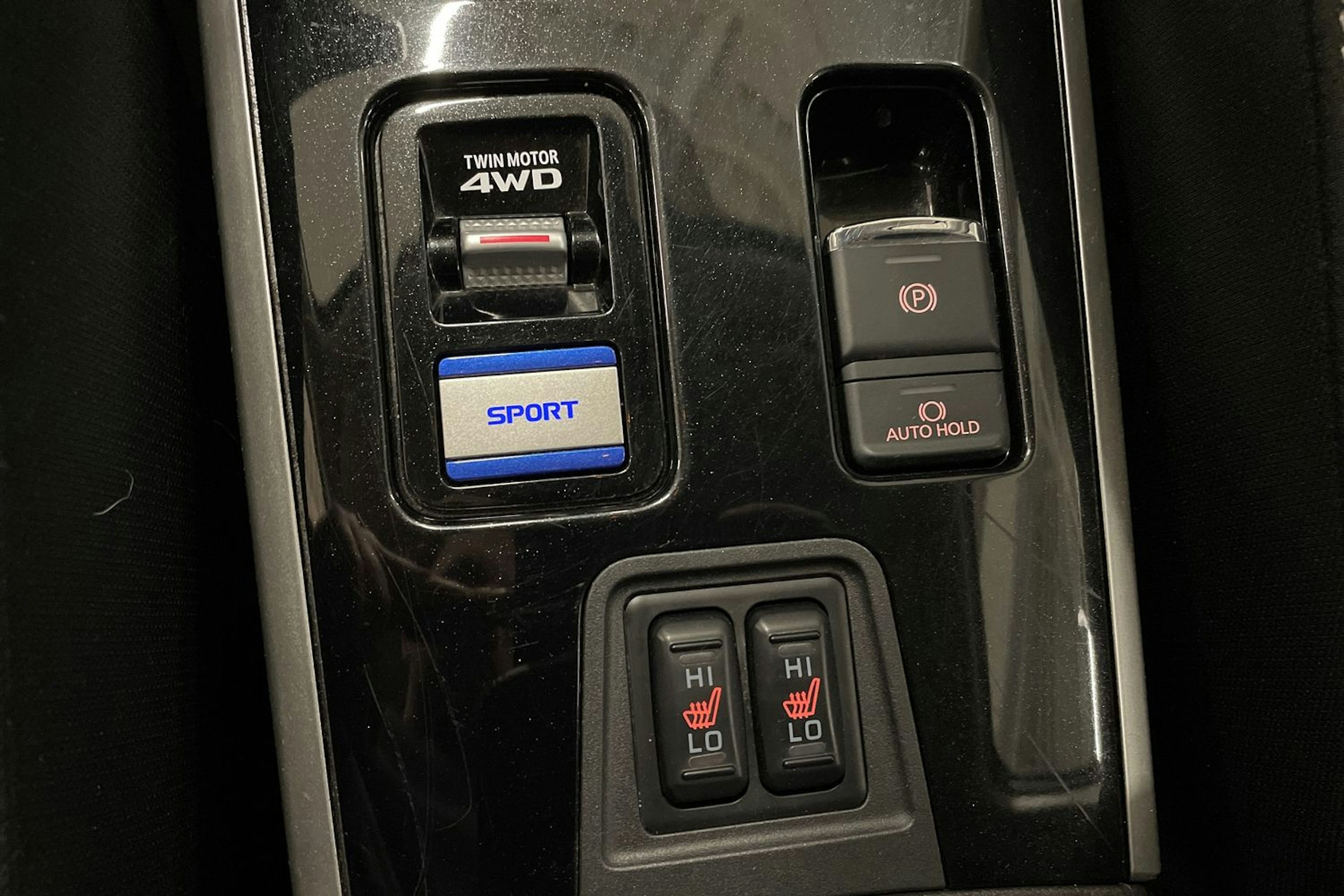 harmaa Mitsubishi Outlander PHEV 2020 kuva 28.