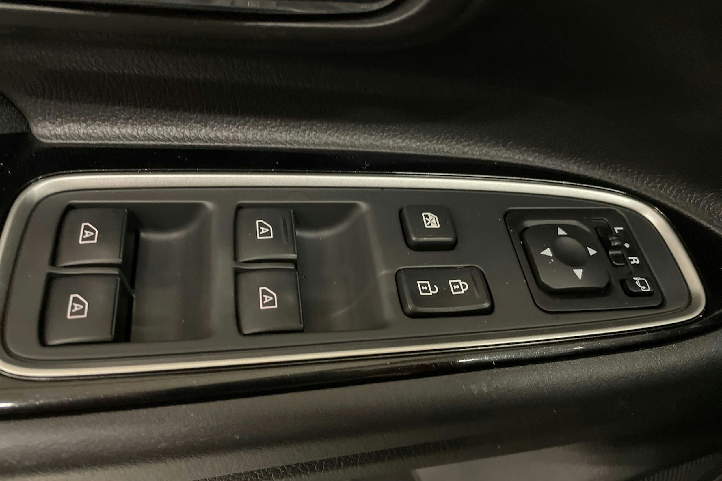 harmaa Mitsubishi Outlander PHEV 2020 kuva 30.