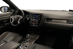 punainen Mitsubishi Outlander PHEV 2019 kuva 9.