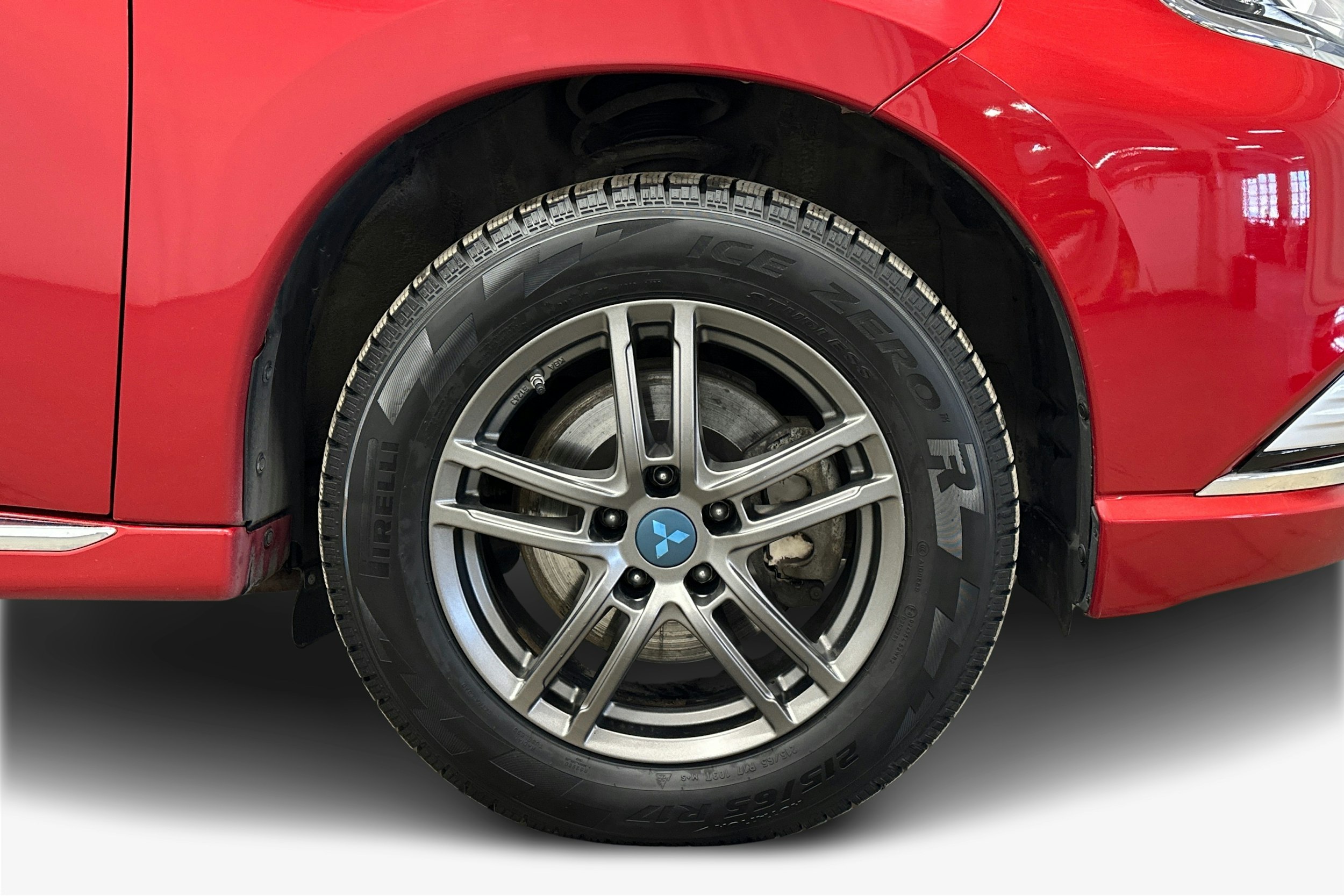 punainen Mitsubishi Outlander PHEV 2019 kuva 11.