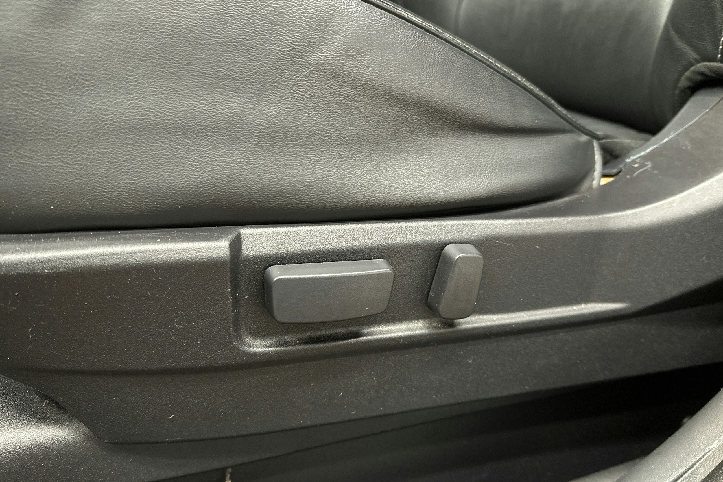 punainen Mitsubishi Outlander PHEV 2019 kuva 16.