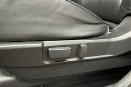 punainen Mitsubishi Outlander PHEV 2019 kuva 16.