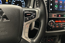 punainen Mitsubishi Outlander PHEV 2019 kuva 19.