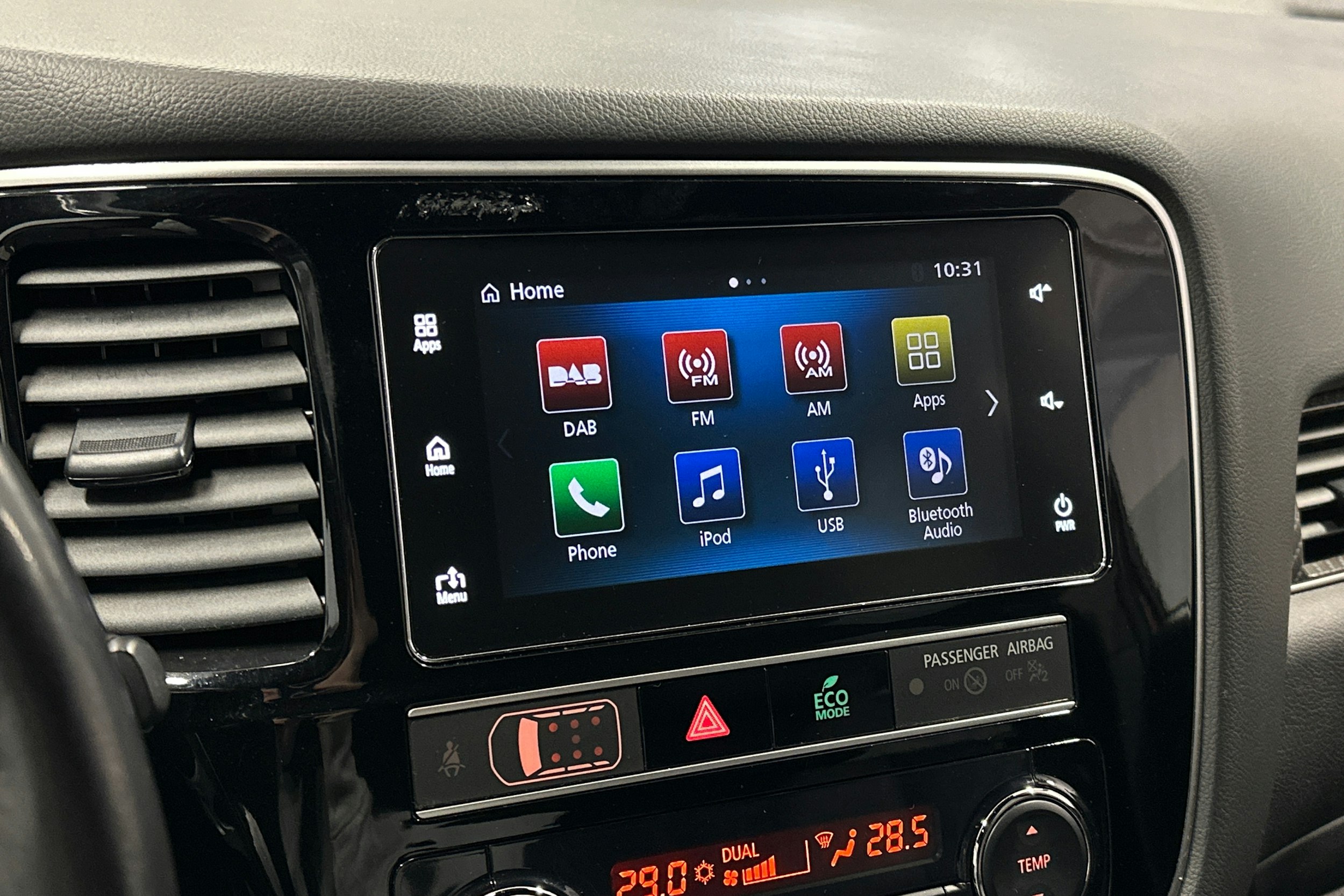 punainen Mitsubishi Outlander PHEV 2019 kuva 22.