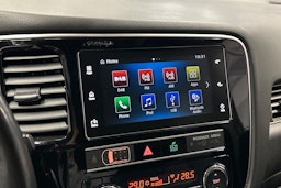 punainen Mitsubishi Outlander PHEV 2019 kuva 22.