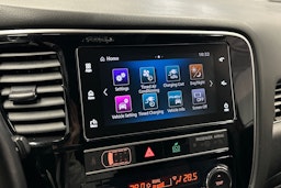 punainen Mitsubishi Outlander PHEV 2019 kuva 23.