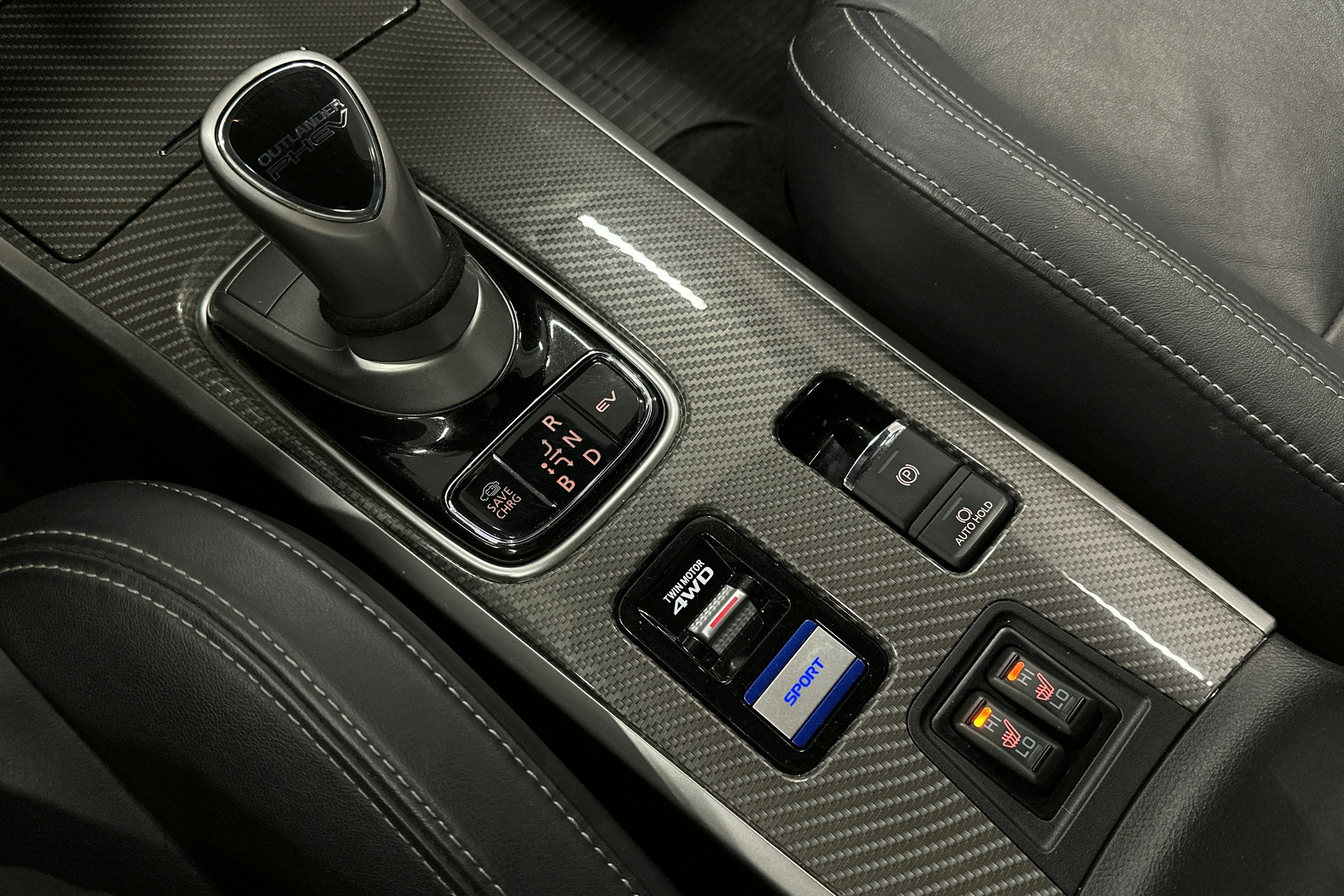 punainen Mitsubishi Outlander PHEV 2019 kuva 29.