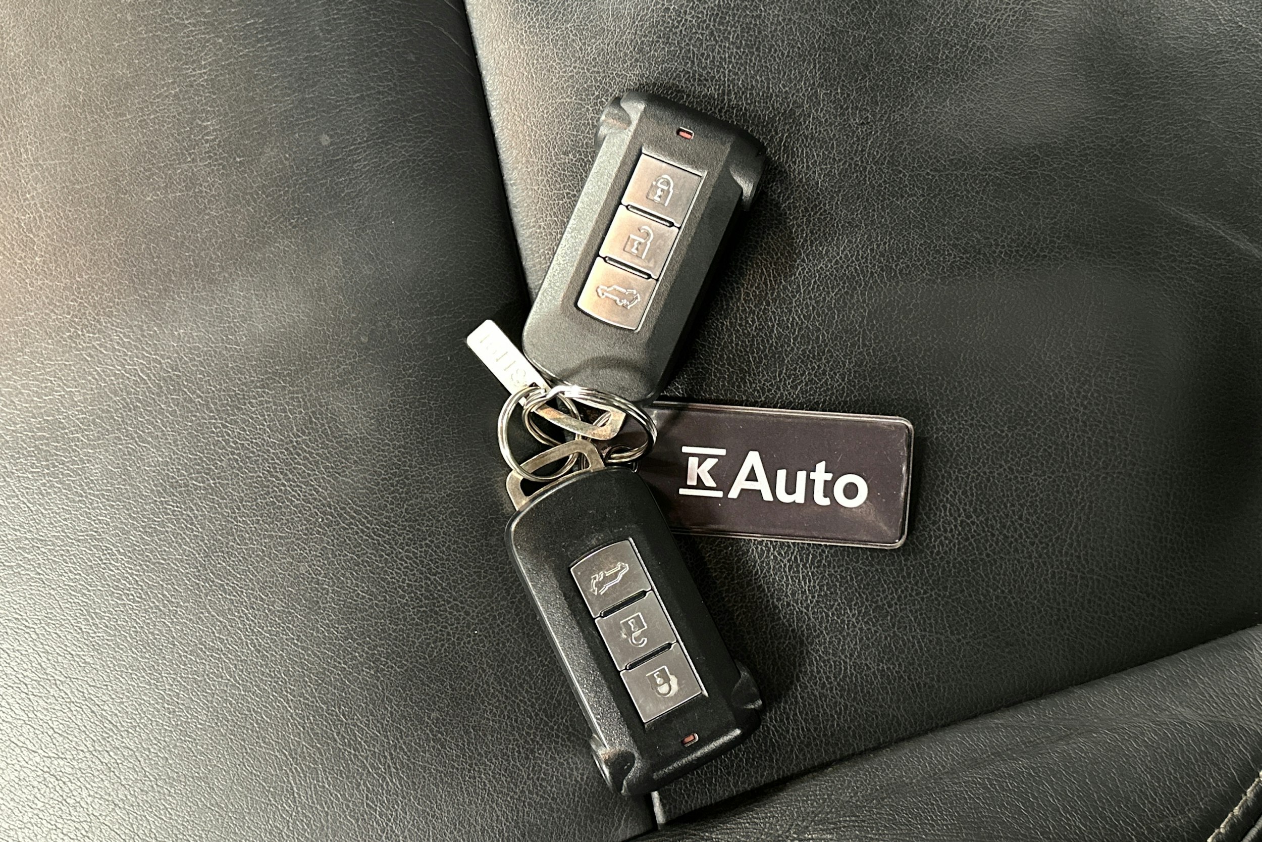 punainen Mitsubishi Outlander PHEV 2019 kuva 31.