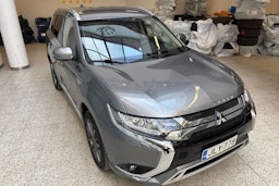 harmaa Mitsubishi Outlander PHEV 2019 kuva 12.