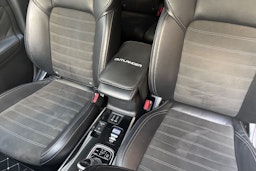 harmaa Mitsubishi Outlander PHEV 2019 kuva 23.