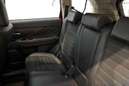 punainen Mitsubishi Outlander PHEV 2019 kuva 10.