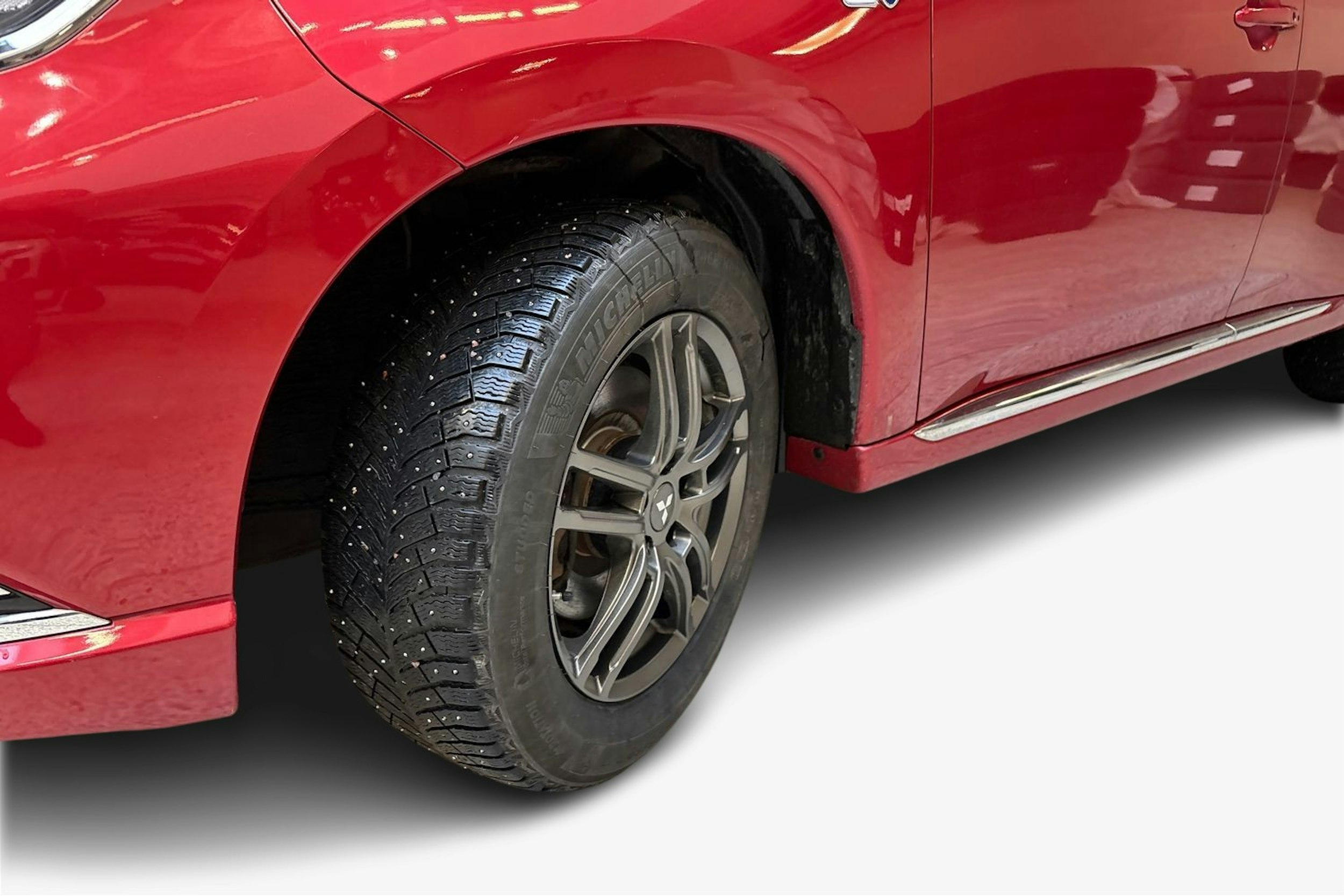 punainen Mitsubishi Outlander PHEV 2019 kuva 11.