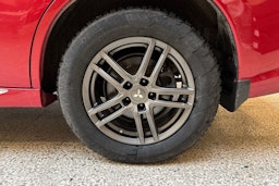 punainen Mitsubishi Outlander PHEV 2019 kuva 13.