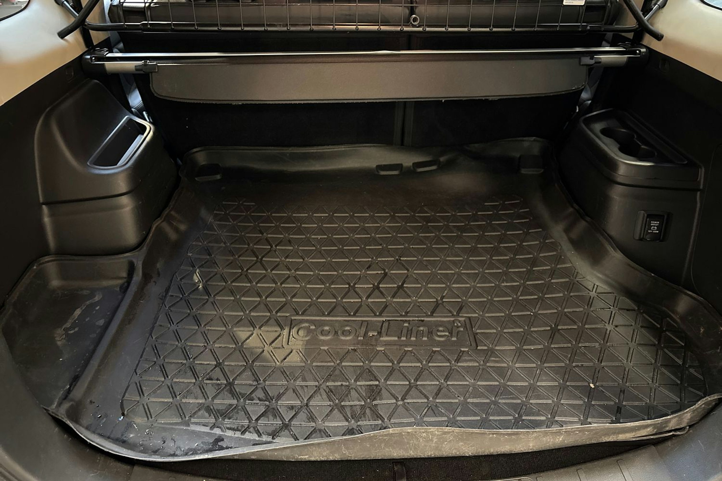 punainen Mitsubishi Outlander PHEV 2019 kuva 14.