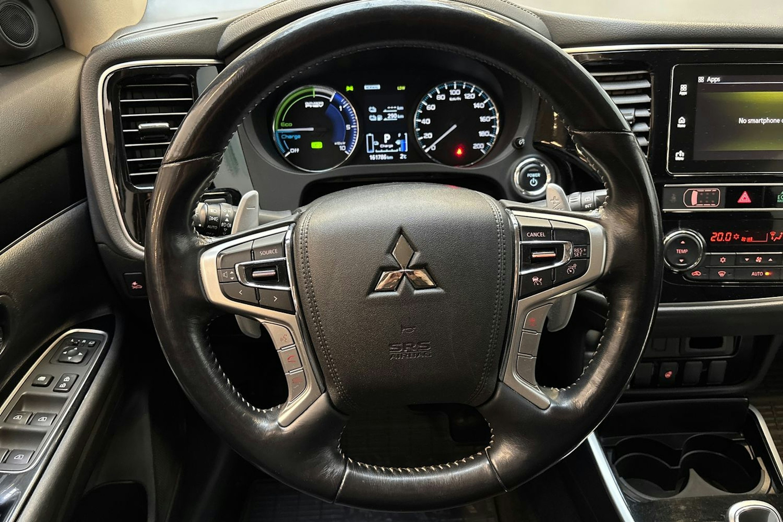 punainen Mitsubishi Outlander PHEV 2019 kuva 15.