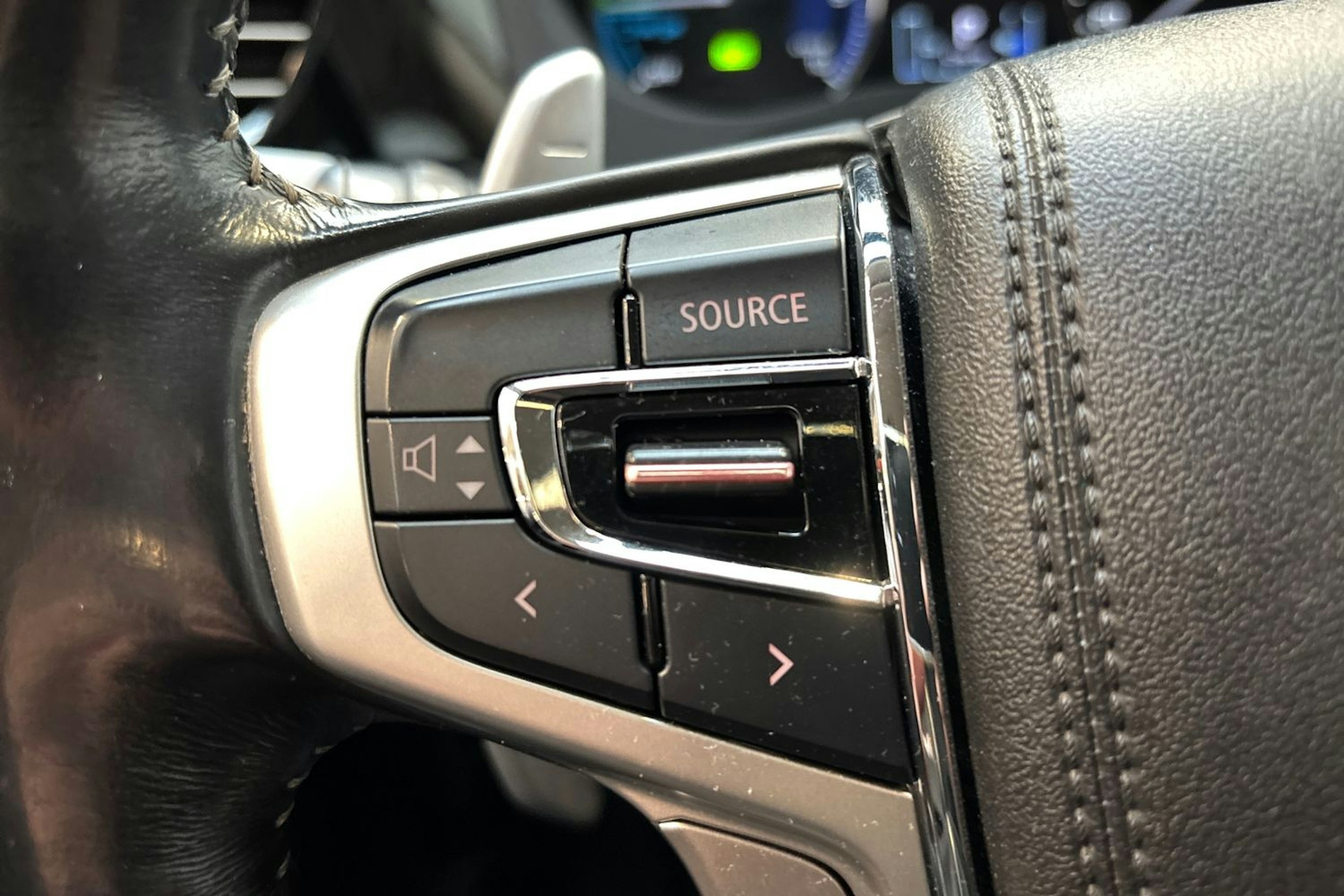 punainen Mitsubishi Outlander PHEV 2019 kuva 19.