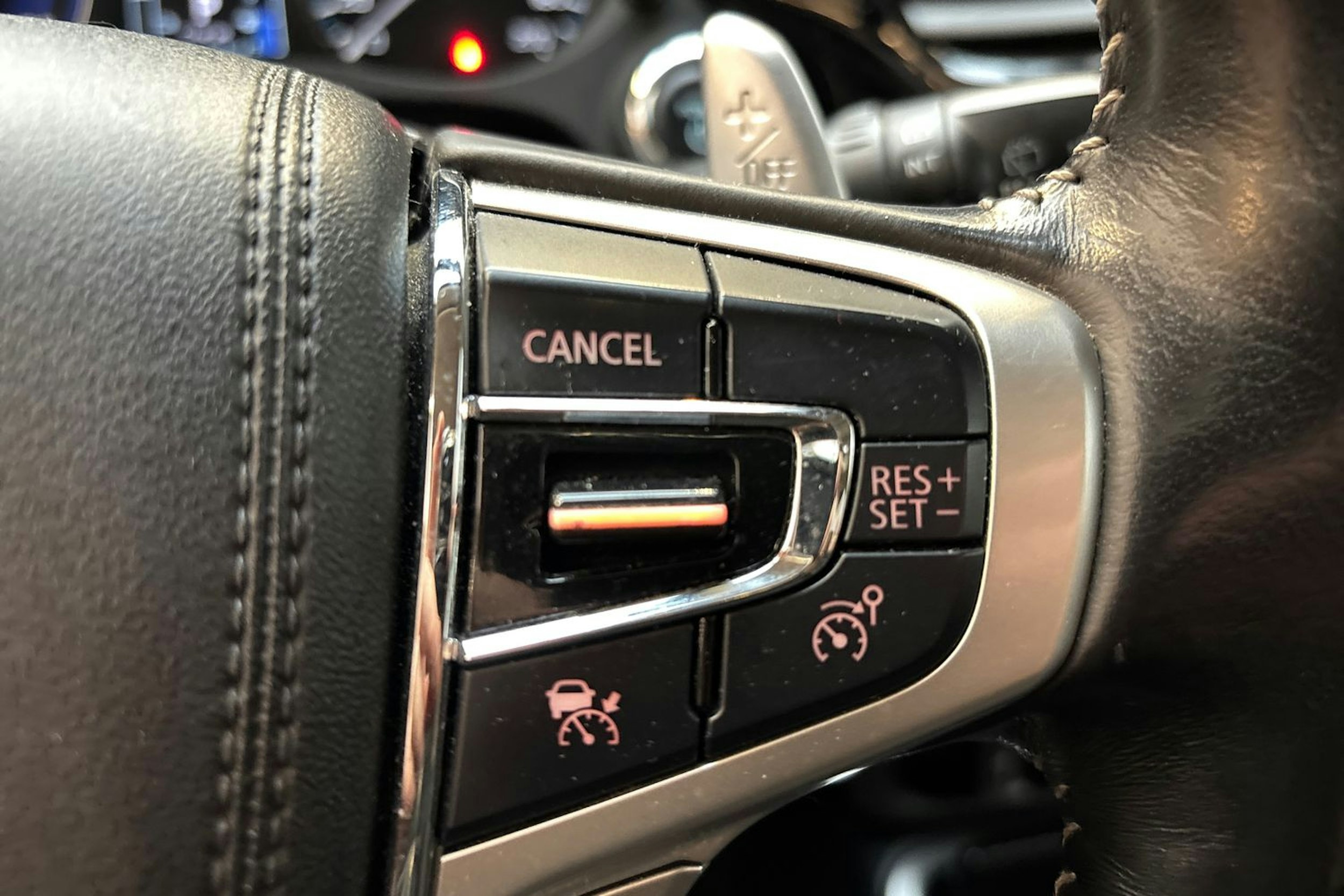 punainen Mitsubishi Outlander PHEV 2019 kuva 20.