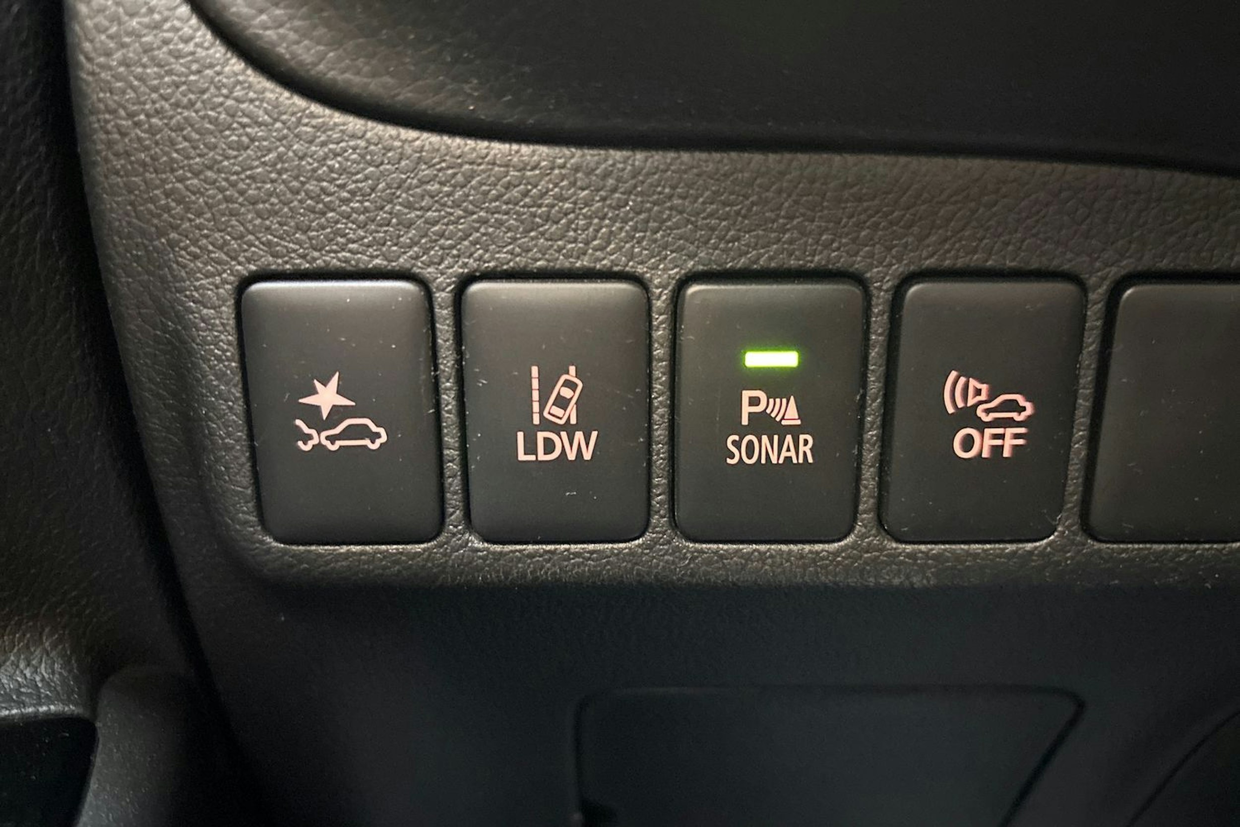 punainen Mitsubishi Outlander PHEV 2019 kuva 21.