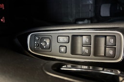 punainen Mitsubishi Outlander PHEV 2019 kuva 22.