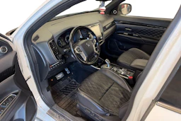 valkoinen Mitsubishi Outlander PHEV 2019 kuva 3.