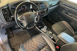 Ruskea (beige) Mitsubishi Outlander PHEV 2019 kuva 7.