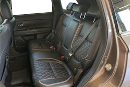 Ruskea (beige) Mitsubishi Outlander PHEV 2019 kuva 10.