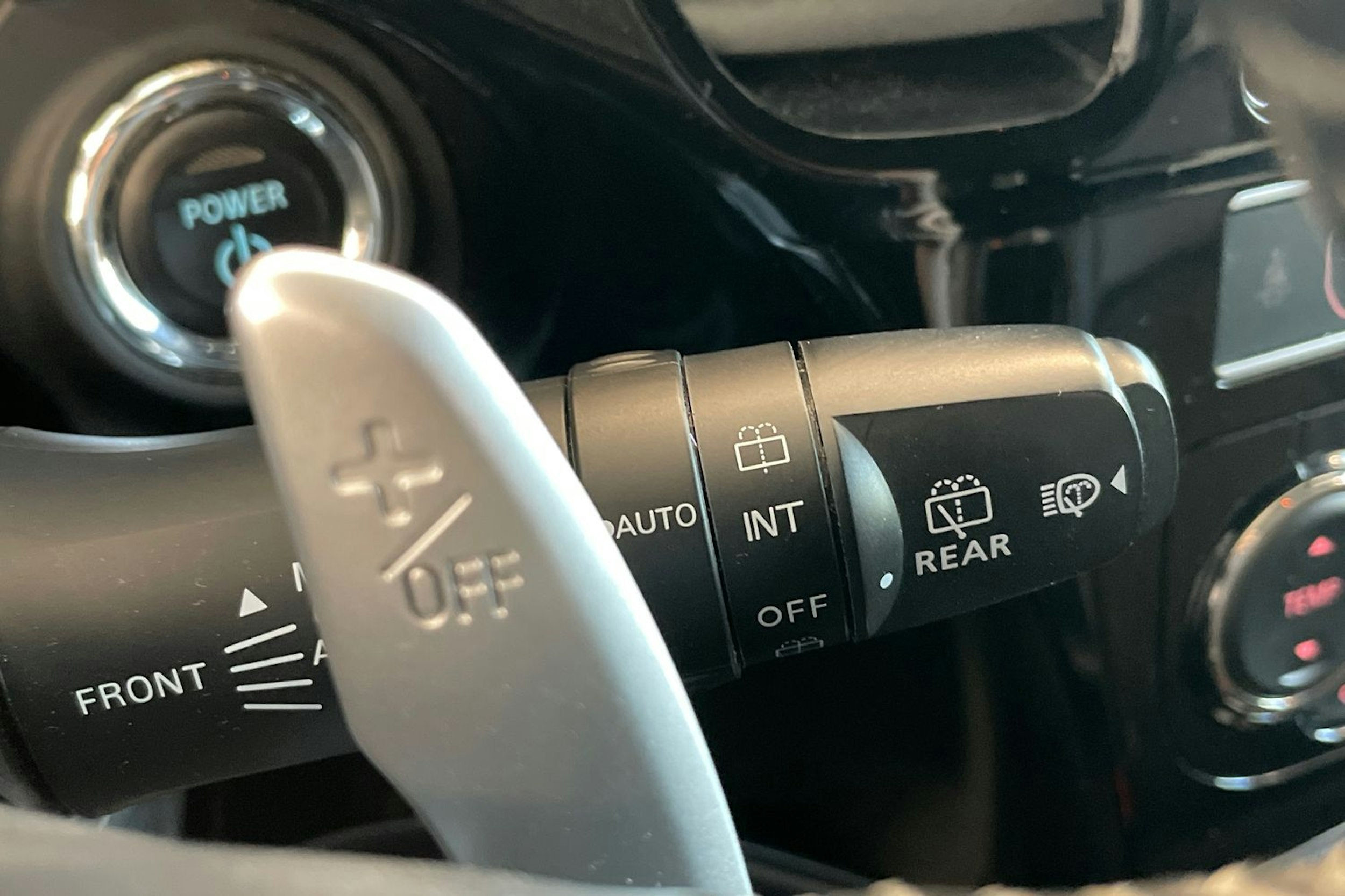 Ruskea (beige) Mitsubishi Outlander PHEV 2019 kuva 19.