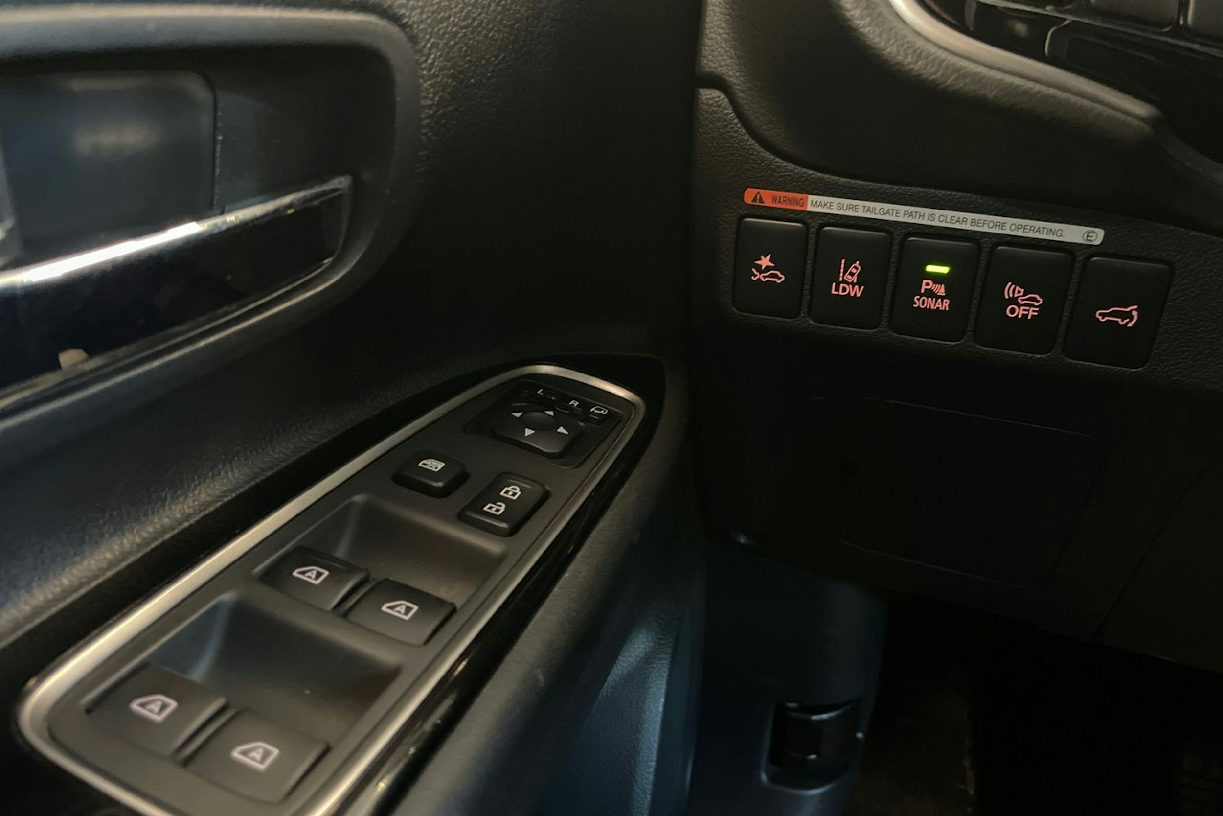 Ruskea (beige) Mitsubishi Outlander PHEV 2019 kuva 20.