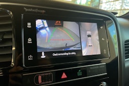 Ruskea (beige) Mitsubishi Outlander PHEV 2019 kuva 21.