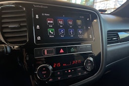Ruskea (beige) Mitsubishi Outlander PHEV 2019 kuva 22.
