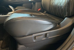 Ruskea (beige) Mitsubishi Outlander PHEV 2019 kuva 24.