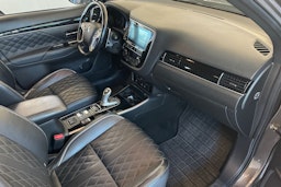 Ruskea (beige) Mitsubishi Outlander PHEV 2019 kuva 26.