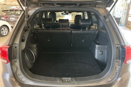 Ruskea (beige) Mitsubishi Outlander PHEV 2019 kuva 27.