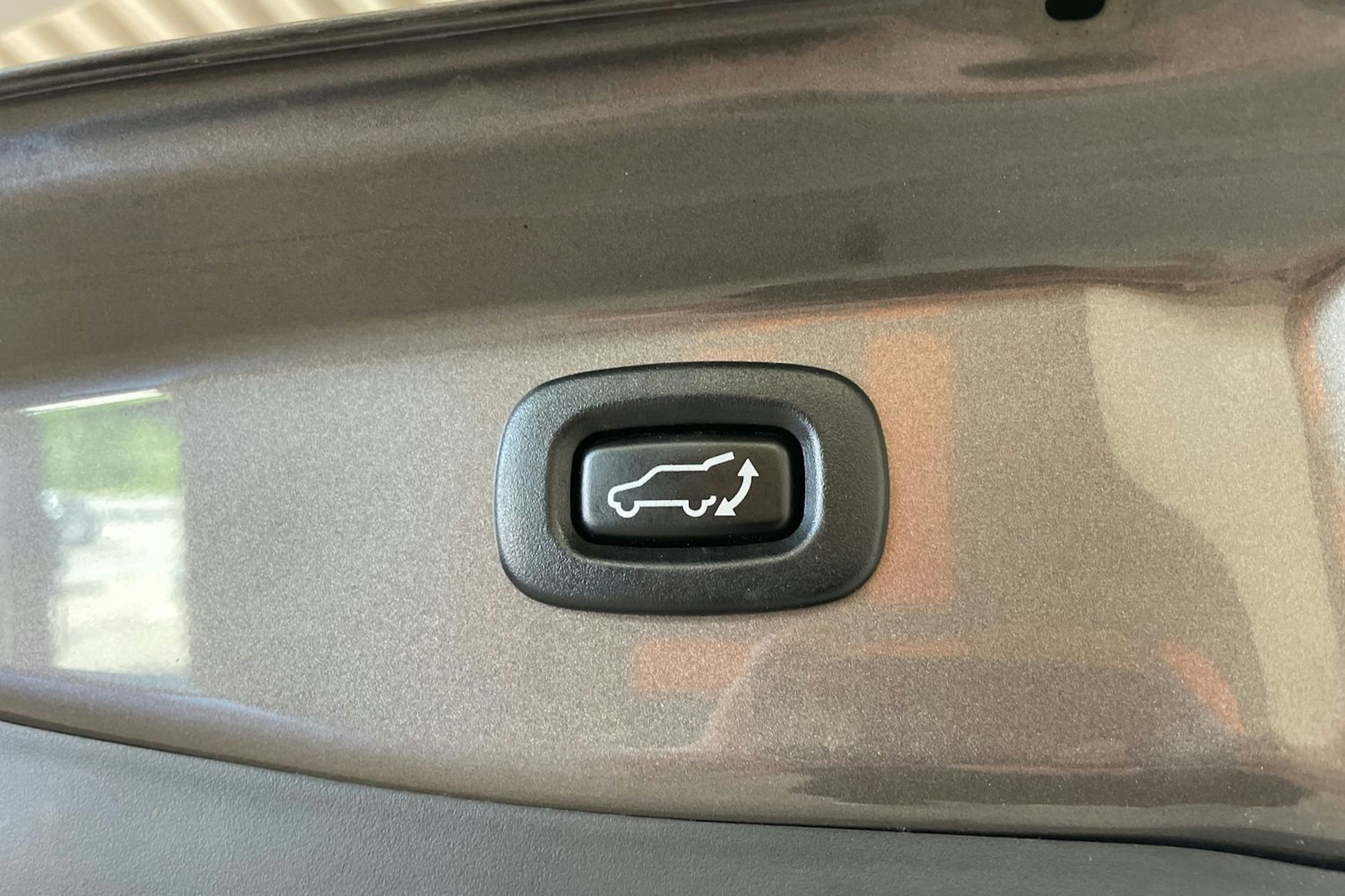 Ruskea (beige) Mitsubishi Outlander PHEV 2019 kuva 28.