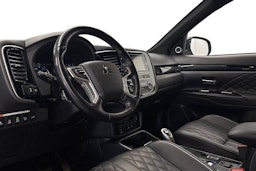 musta Mitsubishi Outlander PHEV 2019 kuva 7.