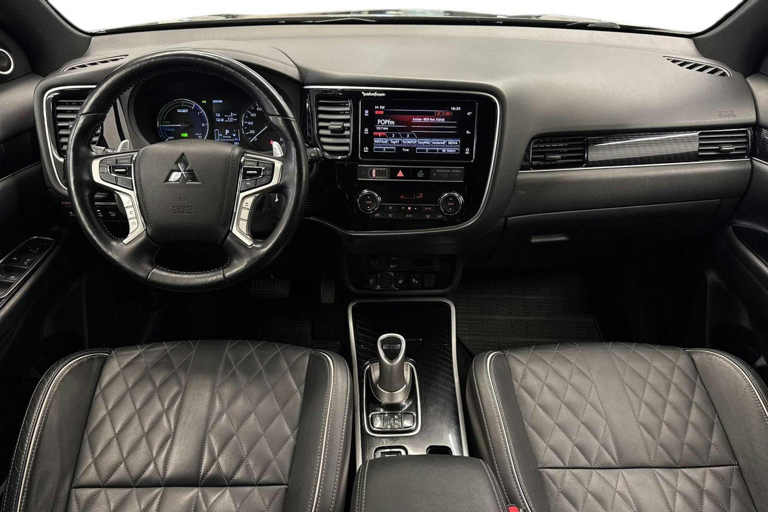 musta Mitsubishi Outlander PHEV 2019 kuva 8.