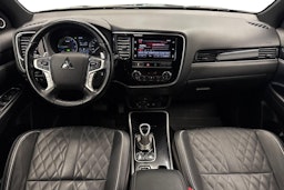 musta Mitsubishi Outlander PHEV 2019 kuva 8.